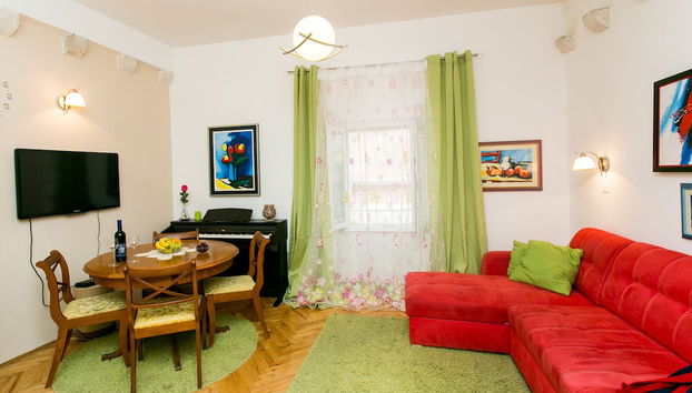 Old Town Finest-step - Foto 3, Servicio de comidas en la habitación