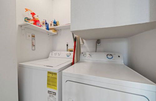 Central Condo 1BR 1BA, Private Patio and Fenced Yard w Parking by Austin Vacay - Foto 22