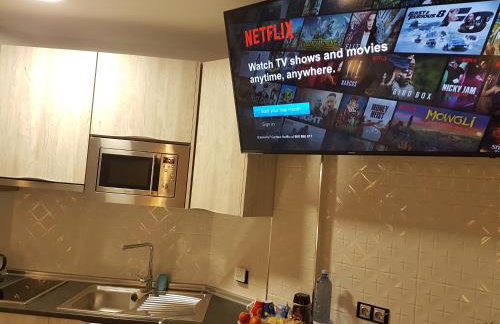 Views, international channels, A-C, pool, bar - Foto 12