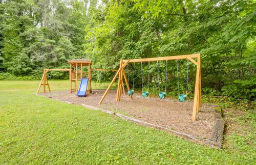 Pet-Friendly Creekside Cabin with Pool Access! - Foto 37