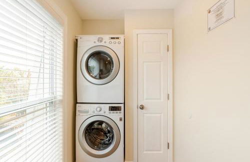 Luxury 2BR Oceanfront Condo with Rooftop Patio, 2 Minute Walk to the Beach! - Foto 17