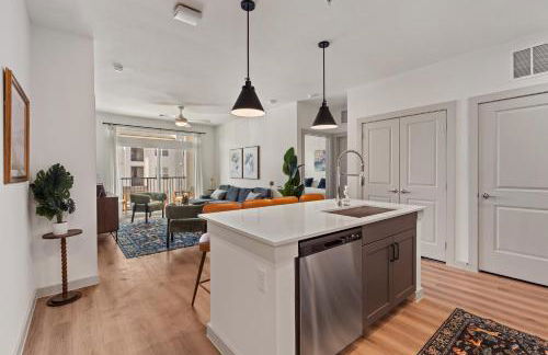 Polished Contemporary 2BR 2BA Private Balcony - Foto 38