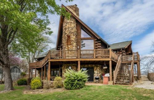 Luxury Log Cabin w Beach & Dock Sleeps 12 - Photo 1