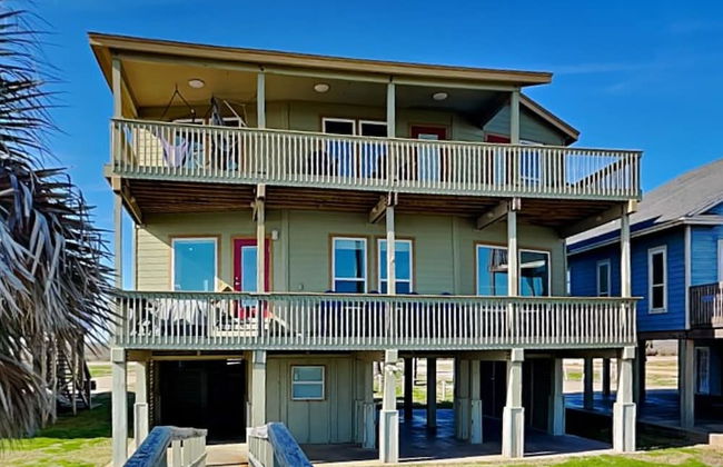 Lighthouse By the Sea - Photo 1