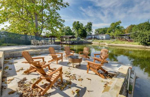 Waterfront Granbury Home with Electric Fireplace! - Foto 36