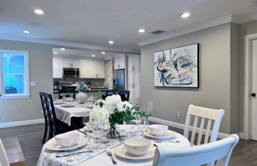 Stunning 8 bedroom 6 bathroom Pool Home - Photo 17