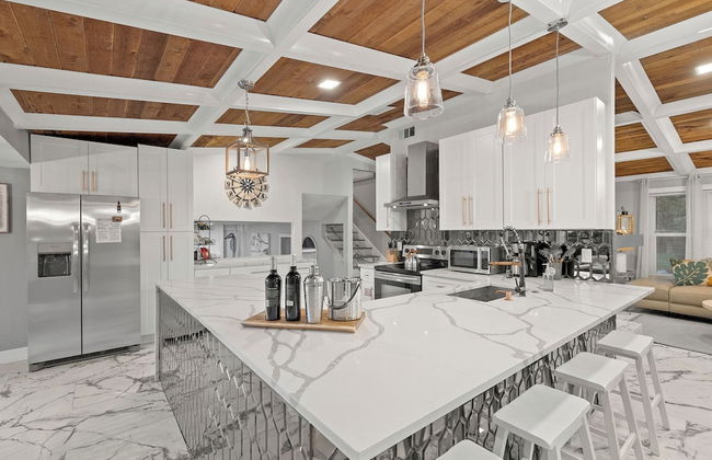 Serenity Haven Luxe Pet Friendly 5BR - Photo 13