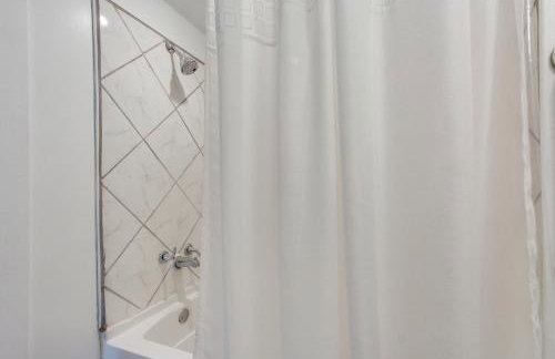 2 Mi to Long Beach Waterfront! Convenient Studio - Photo 16