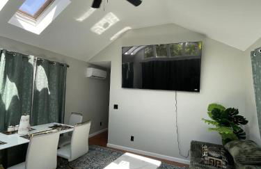 Charming 1-bdrm Apt close to all - Photo 6