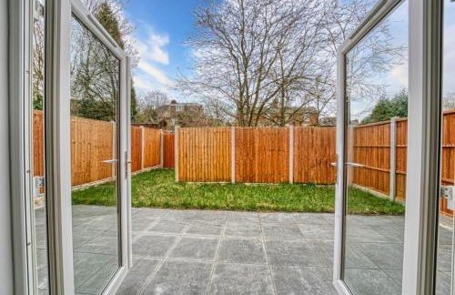 3 Bed House with Office Space in Coventry, by ARP Homes, Central, Driveway & Garage, Garden, Ideal for Contractors, Families & Long stays - Foto 24