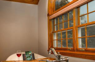 Lux estate! Hot tub, 8 acres, firepit, game room, private pond, EV, lots of privacy, 10 mins to town - Foto 23