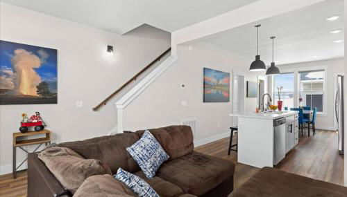 Crash with Class in this Townhome - Foto 2