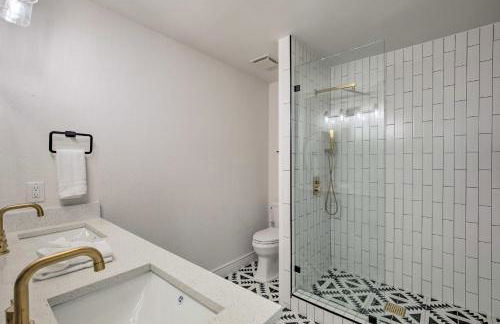 Stunning Plano Home with Private Pool and Hot Tub - Foto 16