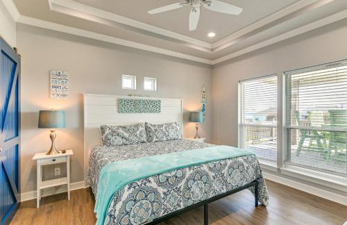 Walk to Shore Crystal Beach Escape with Deck and Bar! - Foto 12