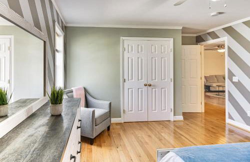 Walk to Waterfront Cozy Fall River Condo - Foto 19