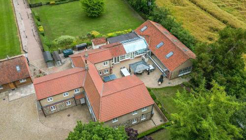 Cottage In Norfolk Sleeps 23 - Private Pool, Fishing Lake, Hot Tub Ref 99008Sc - Foto 3