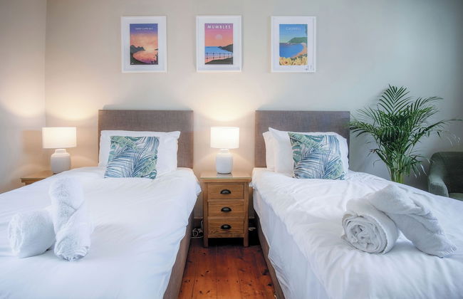 Hill House - 4 Bedroom - Llanrhidian - Photo 9