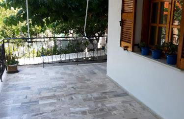 Glyfada's Family Apartment - Photo 17