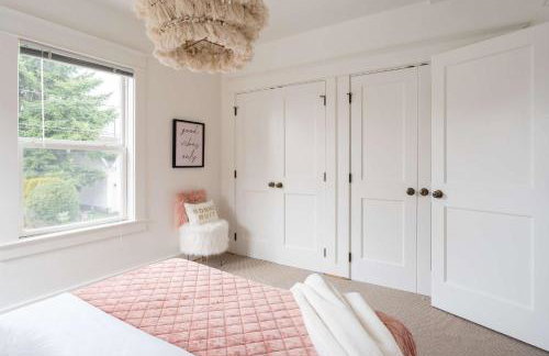 The Bohemian Spirit - Live Music, Eateries & Bars - Foto 11