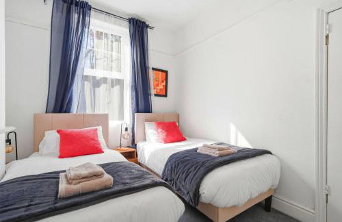 Large 7-Bed House Sleeps 14 FREE Parking ,Contractors & Groups Welcome - Foto 25