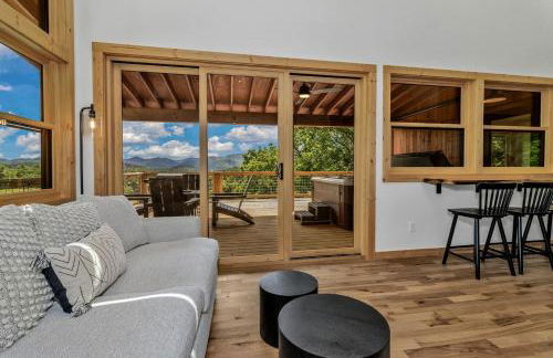 Romantic Mountain Retreat with Hot Tub and Panoramic Views Near Marshall, NC - Foto 14