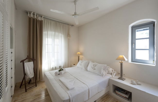 Traditional Stone House in Kostos - Photo 4