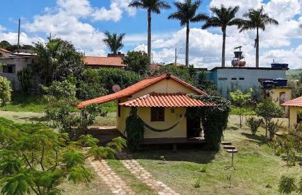Chalés Vila Carrancas - Ao lado do centro com piscina, cozinha completa e muita tranquilidade - Foto 72