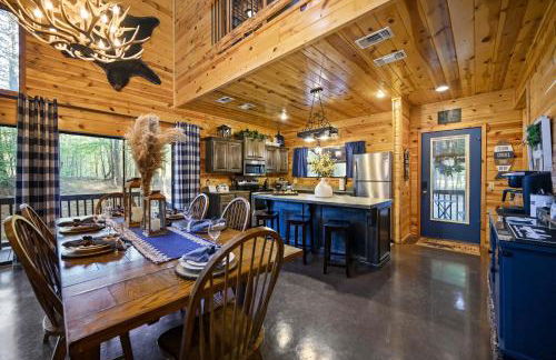 Hickory Bear - Cabin surrounded by pines, Sleeps 10, Hot Tub, Fire Pit, Arcade, Foosball Table & Deck Slide - Photo 16