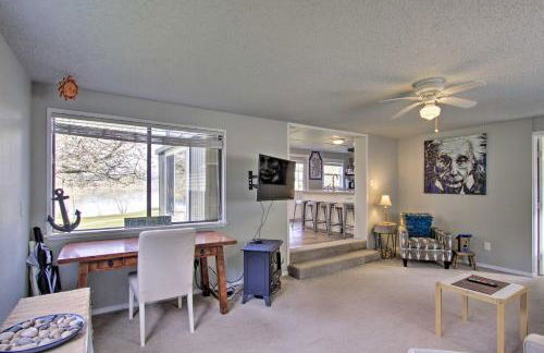 Waterfront Anderson Island Home with Kayaks - Foto 10