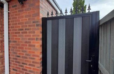 Cosy and Private with 55"TV and Dedicated Toilet Shower Space - Foto 41