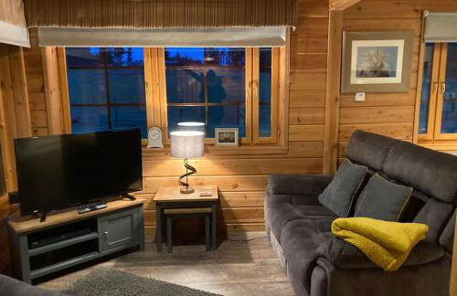 Red Squirrel log cabin with hot tub - Foto 22