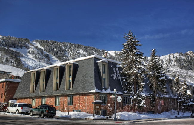 Chateau Chaumont & Dumont Condominiums by Frias - Foto 1