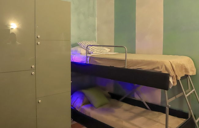 Român Holidays Hostel - Foto 28