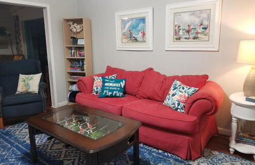 Dog Friendly-Short Walk to Beach-Canal Front-Screened Porch-Peaceful - Foto 6