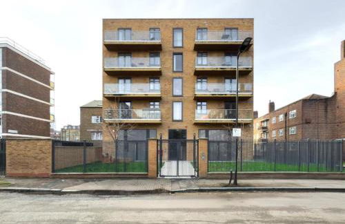 Modern Top-Floor 2-Bedroom, 2-Bathroom Apartment with Lift & a Private Balcony, Sleeps 6 - Foto 31