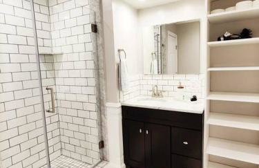 Charming 1BDR In Central Rittenhouse Square With Patio Hosted by StayRafa - Foto 19