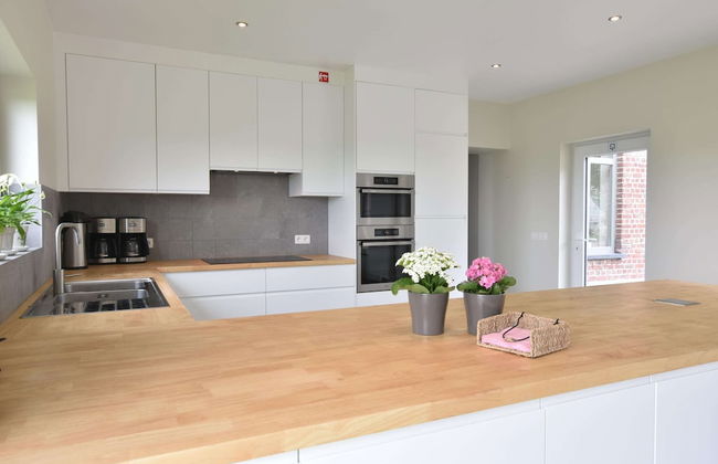 Spacious Holiday Home With Pond in Poperinge - Photo 29