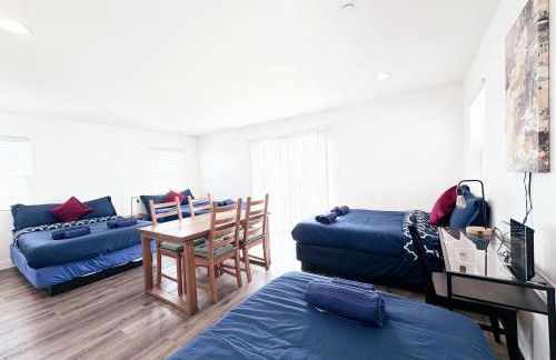 Cozy 3 BR Townhouse with Balcony - Photo 36