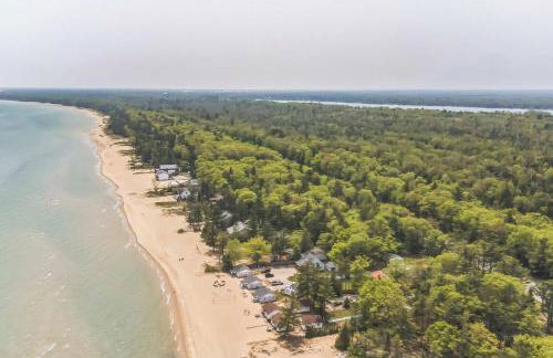 Spacious 3BR Lakefront Cottage with Stunning Views - Foto 40