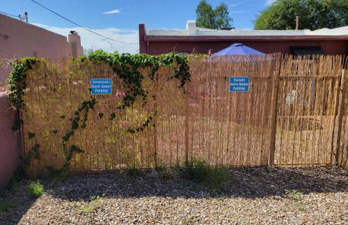 Charming Basement Studio Guesthouse 2 Blocks from UofA - Foto 11