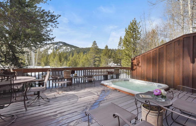 Wulf's Lodge at Olympic Valley Unwind in Hot Tub! - Photo 30