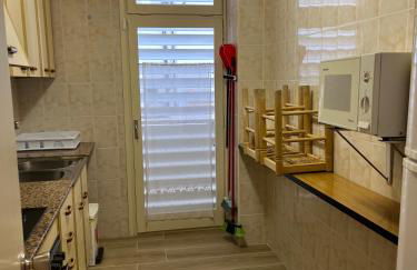 Piso con parking en el centro a 2 minutos de la playa - Foto 3