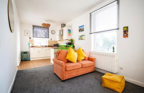 Seaside Home with Parking Near Tolcarne Beach - Foto 5