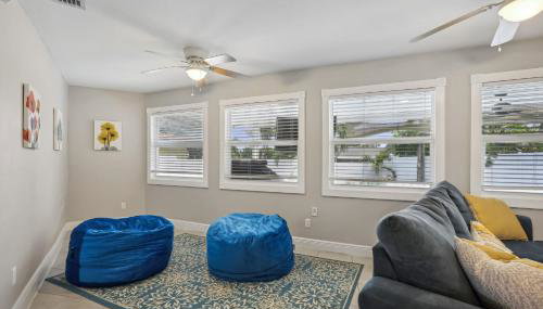 3BR 2BA Heated Pool Home Pool Table Great Location - Foto 4