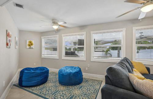 3BR 2BA Heated Pool Home Pool Table Great Location - Foto 4