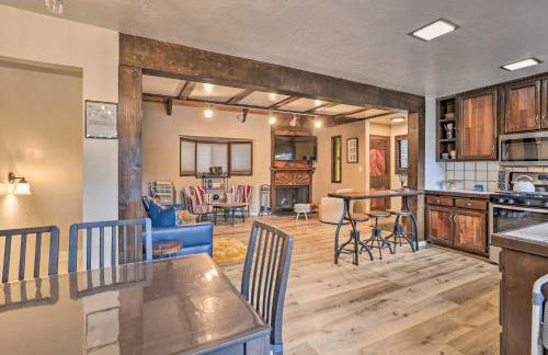 Woodsy Twin Peaks Getaway with Hot Tub and Views! - Foto 12