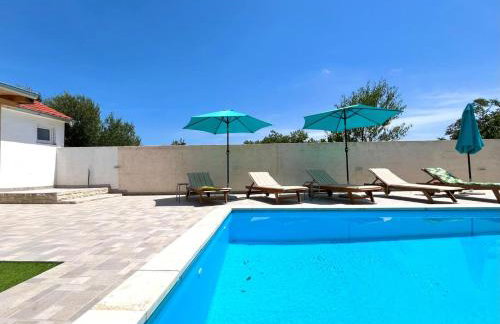 Stone & Sun Retreat with Private Pool - Foto 39