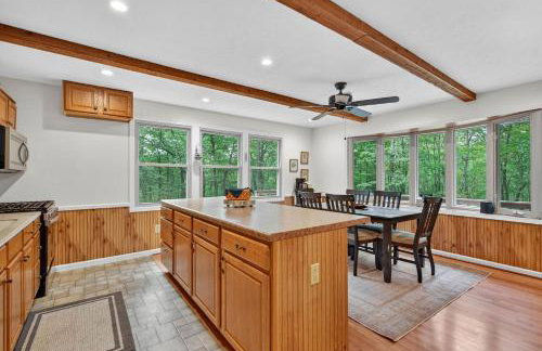 20 acres w Private Pavilion, Fireplace & Fire Pit - Foto 7