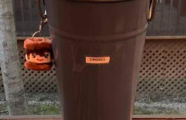 Knotty but Nice-sleeps 6-one minute to lake! - Foto 9