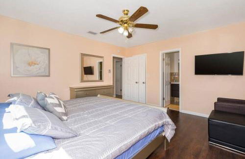 Tranquil Retreat with HEATED POOL Minutes to the Beach - Foto 27